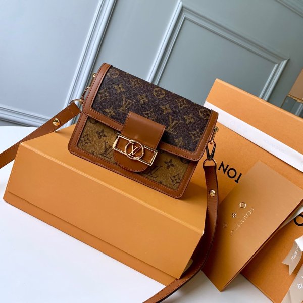 Réplicas de 7 estrellas Louis Vuitton Dauphine MM Monogram en Marron M44391