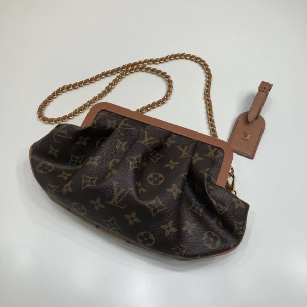 Louis Vuitton Boursicot EW Monograma en Brown Fake M45229